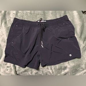 Vineyard vines performance shorts